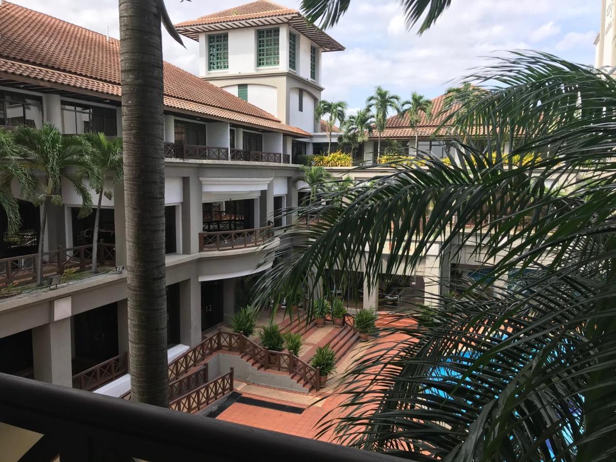 Mahkota Hotel